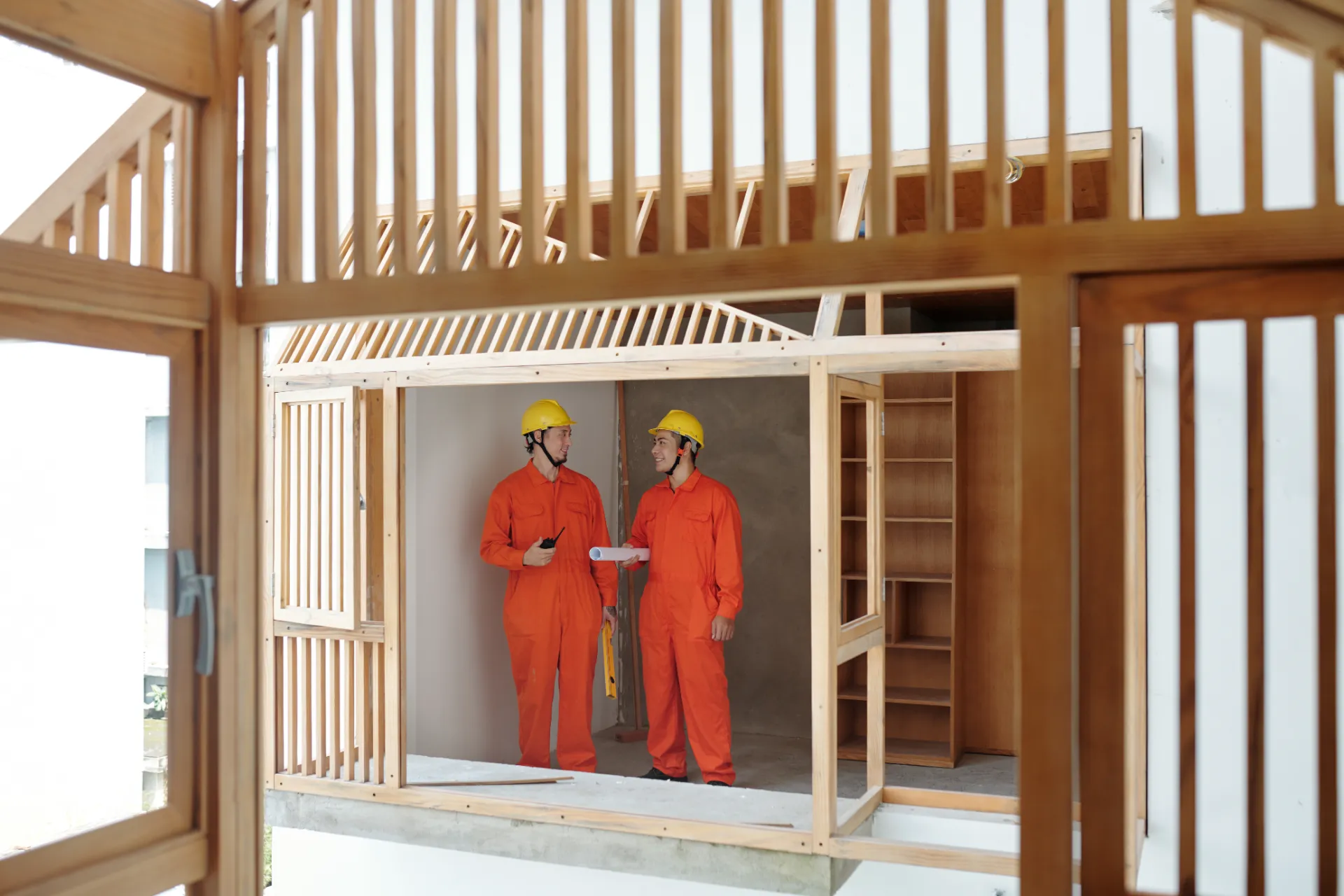 There are a lot of red flags to protect your house and materials from falling victim to change order contractor scam 