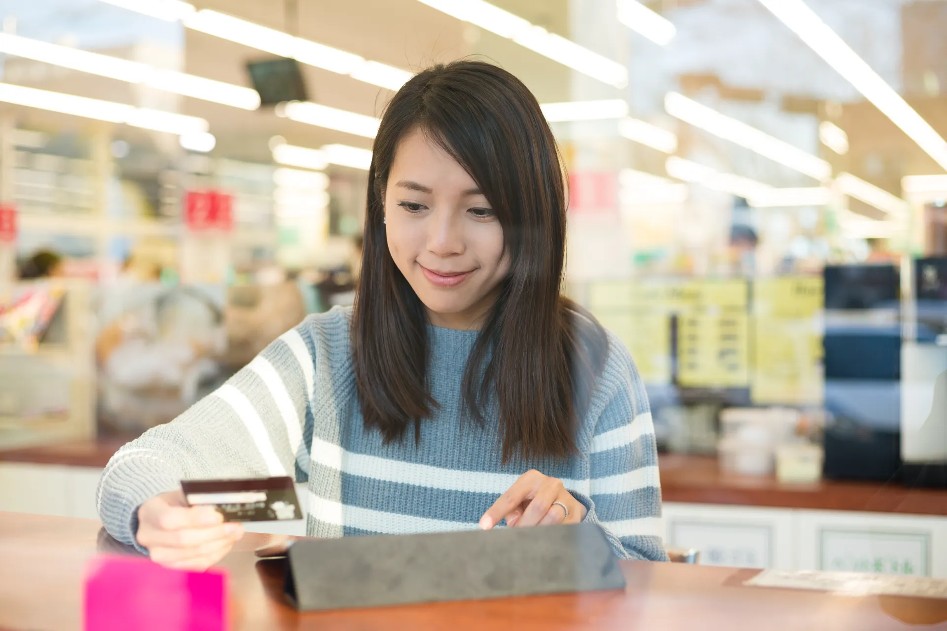 DONT PAY IN ADVANCE FOR SUSPICIOUS STORE flying departure